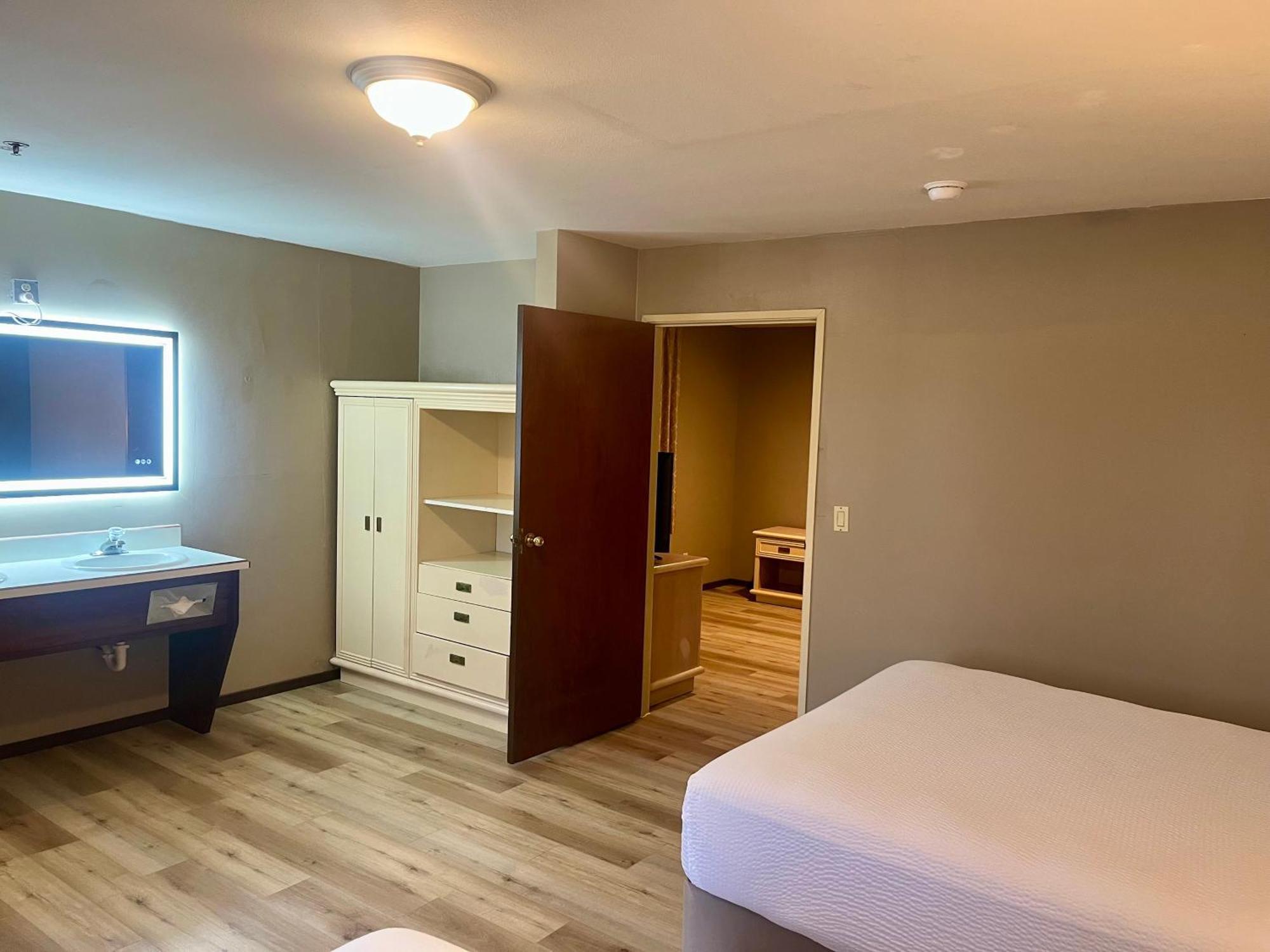 Days Inn By Wyndham Seatac Airport Esterno foto