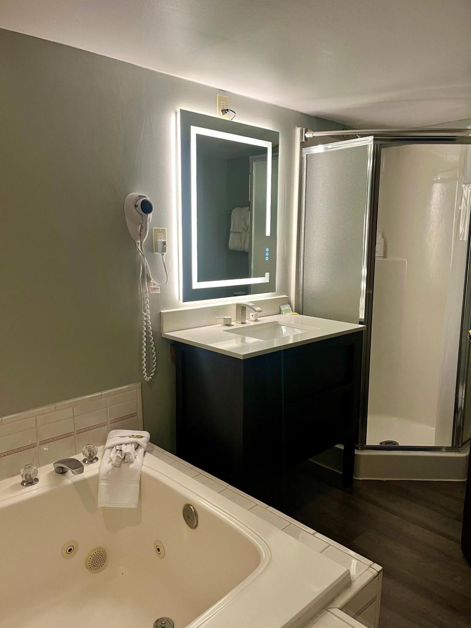 Days Inn By Wyndham Seatac Airport Esterno foto